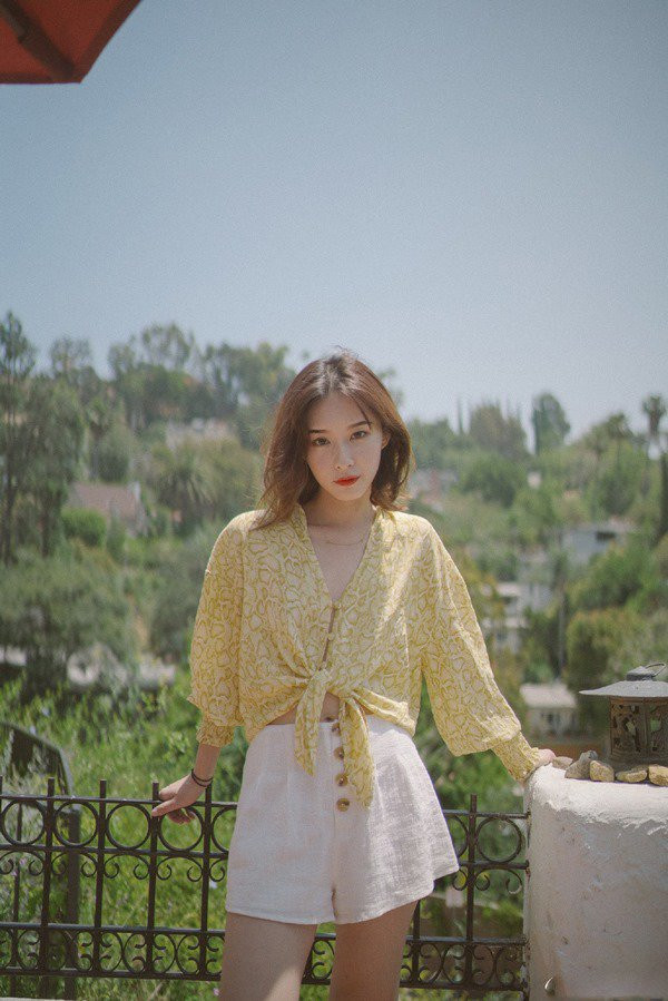 Mẫu áo hot nhất trong tiết trời mát mẻ ảnh 11 Empty