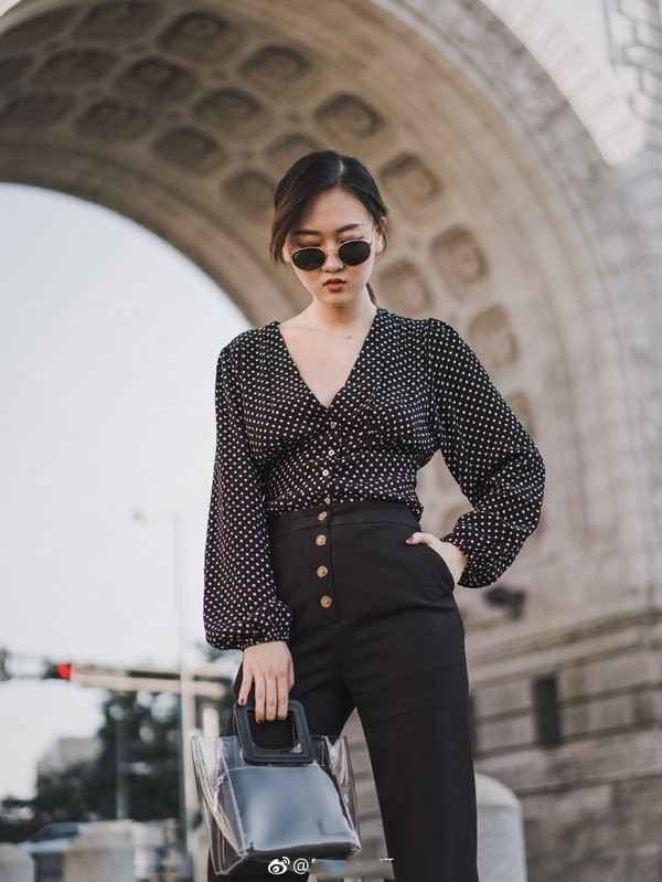 Mẫu áo hot nhất trong tiết trời mát mẻ ảnh 9 Empty