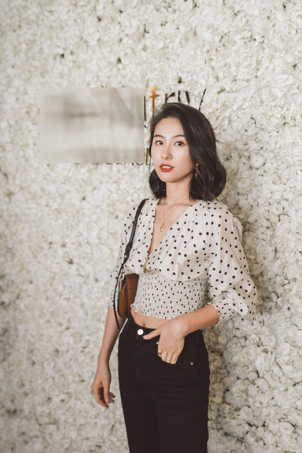 Mẫu áo hot nhất trong tiết trời mát mẻ ảnh 7 Empty