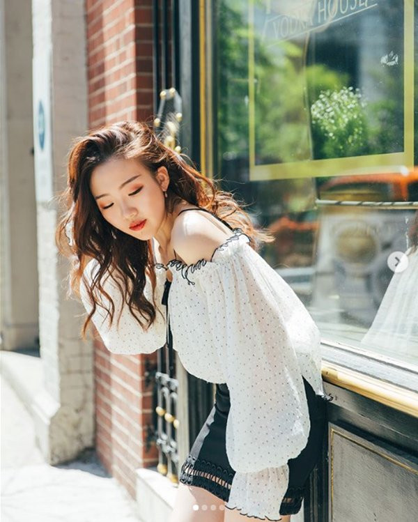 Mẫu áo hot nhất trong tiết trời mát mẻ ảnh 17 Empty