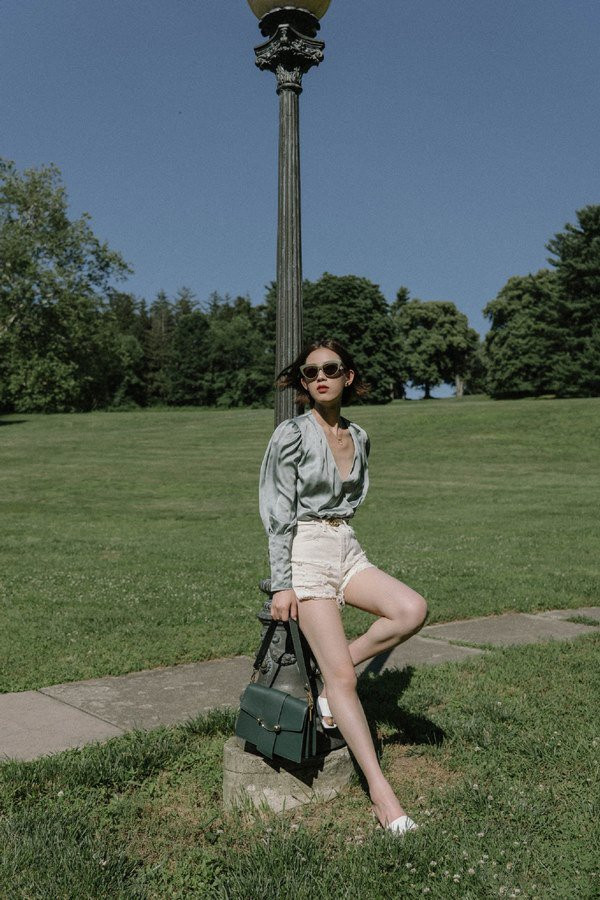 Mẫu áo hot nhất trong tiết trời mát mẻ ảnh 12 Empty