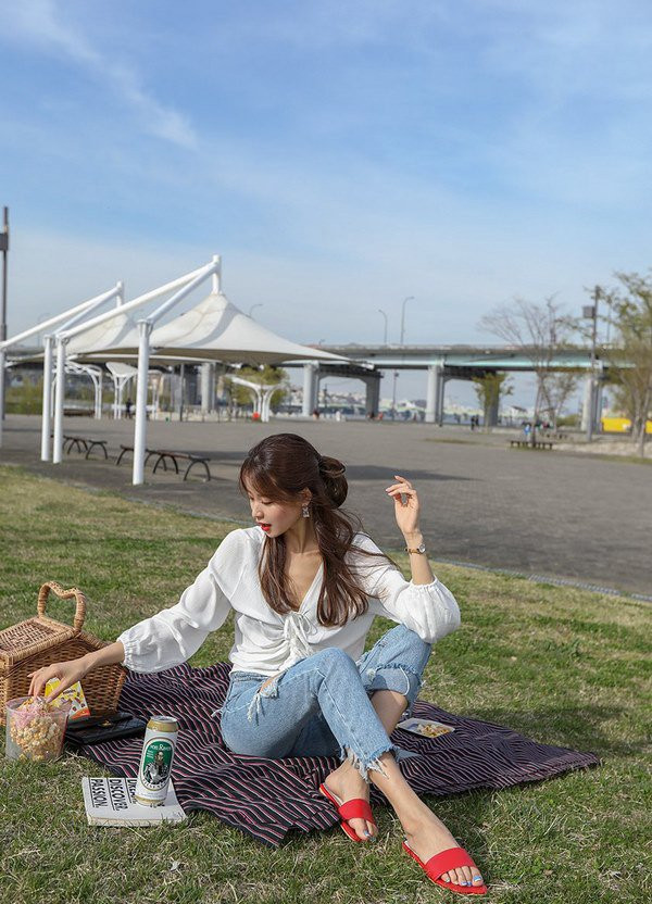 Mẫu áo hot nhất trong tiết trời mát mẻ ảnh 3 Empty