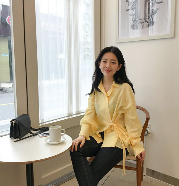 Các cách diện áo sơ mi khiến chị em cực cuốn hút trong mắt đồng nghiệp ảnh 8 Đổi gió” cách diện áo sơ mi, chị em có ngay vẻ ngoài cực cuốn hút trong mắt đồng nghiệp-8