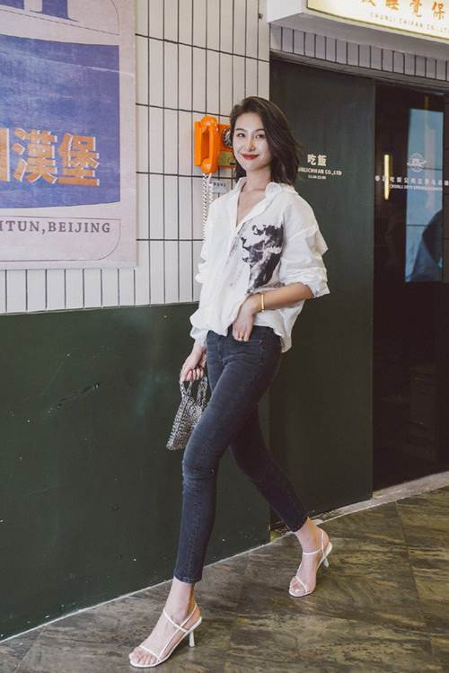 Các cách diện áo sơ mi khiến chị em cực cuốn hút trong mắt đồng nghiệp ảnh 3 Đổi gió” cách diện áo sơ mi, chị em có ngay vẻ ngoài cực cuốn hút trong mắt đồng nghiệp-3