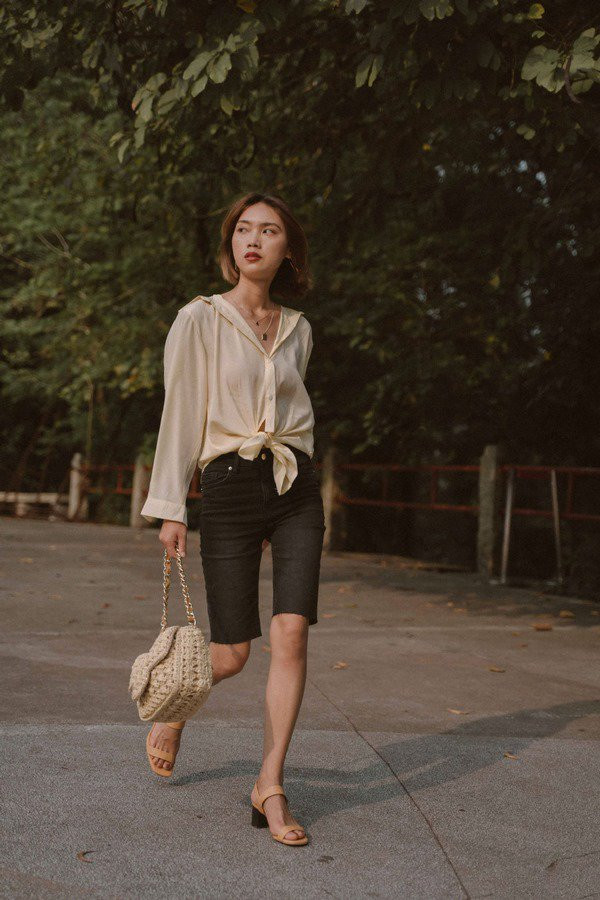 Các cách diện áo sơ mi khiến chị em cực cuốn hút trong mắt đồng nghiệp ảnh 17 Đổi gió” cách diện áo sơ mi, chị em có ngay vẻ ngoài cực cuốn hút trong mắt đồng nghiệp-17