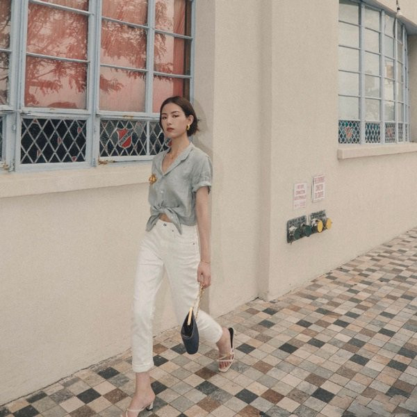 Các cách diện áo sơ mi khiến chị em cực cuốn hút trong mắt đồng nghiệp ảnh 15 Đổi gió” cách diện áo sơ mi, chị em có ngay vẻ ngoài cực cuốn hút trong mắt đồng nghiệp-15