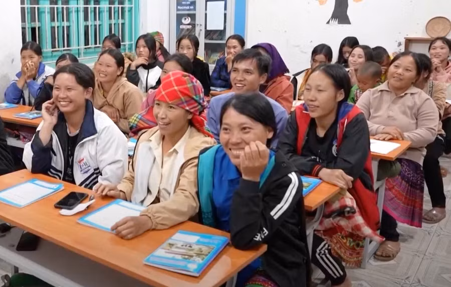 Lớp học đặc biệt giữa đại ngàn. (Ảnh: NT)