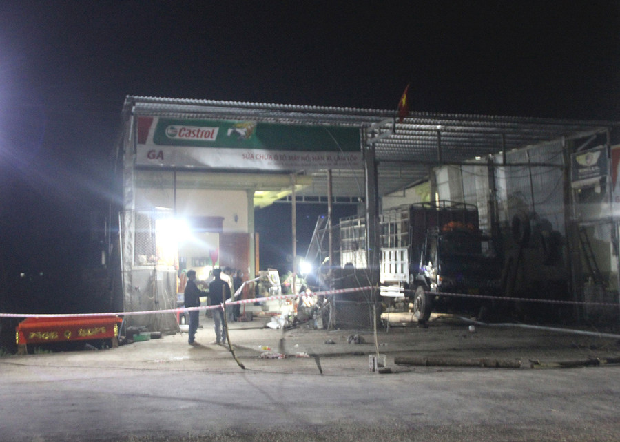 Gara ô tô Lê Hiển nơi xảy ra vụ nổ. Ảnh: VH. Gara ô tô Lê Hiển nơi xảy ra vụ nổ. Ảnh: VH.
