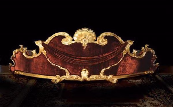 Cận cảnh chiếc ghế 2,7 tỷ dát vàng của ông hoàng nhạc pop Michael Jackson ảnh 3 ngam chiéc ghé 2,7 tỷ dát vàng cục sang cua ong hoang nhac pop michael jackson - 3