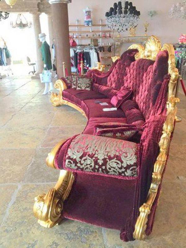 Cận cảnh chiếc ghế 2,7 tỷ dát vàng của ông hoàng nhạc pop Michael Jackson ảnh 11 ngam chiéc ghé 2,7 tỷ dát vàng cục sang cua ong hoang nhac pop michael jackson - 11