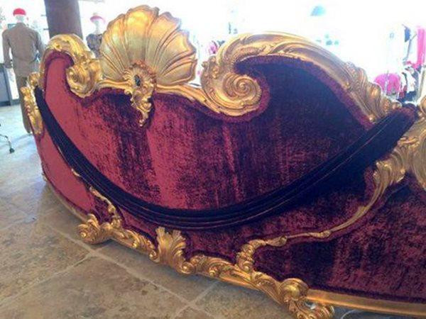 Cận cảnh chiếc ghế 2,7 tỷ dát vàng của ông hoàng nhạc pop Michael Jackson ảnh 14 ngam chiéc ghé 2,7 tỷ dát vàng cục sang cua ong hoang nhac pop michael jackson - 14