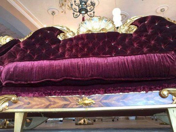 Cận cảnh chiếc ghế 2,7 tỷ dát vàng của ông hoàng nhạc pop Michael Jackson ảnh 10 ngam chiéc ghé 2,7 tỷ dát vàng cục sang cua ong hoang nhac pop michael jackson - 10