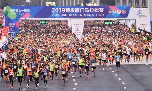 Phong trào chạy bộ ở Trung Quốc đang phát triển rất mạnh trong tám năm qua, nhưng cũng kéo theo nhiều mặt trái.