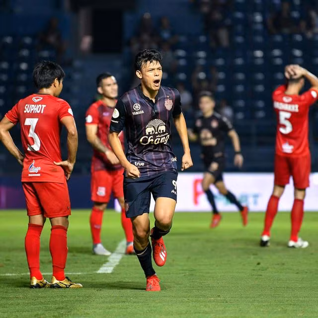 Supachai ghi bàn thắng gỡ hòa cho Buriram United