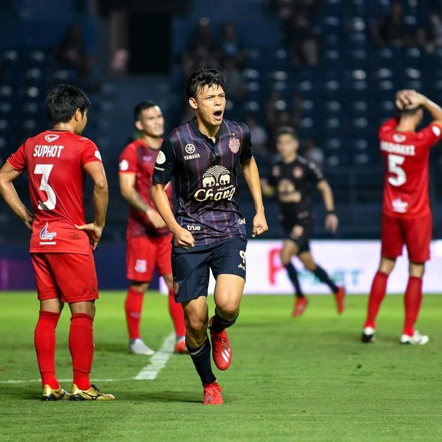 Supachai ghi bàn thắng gỡ hòa cho Buriram United