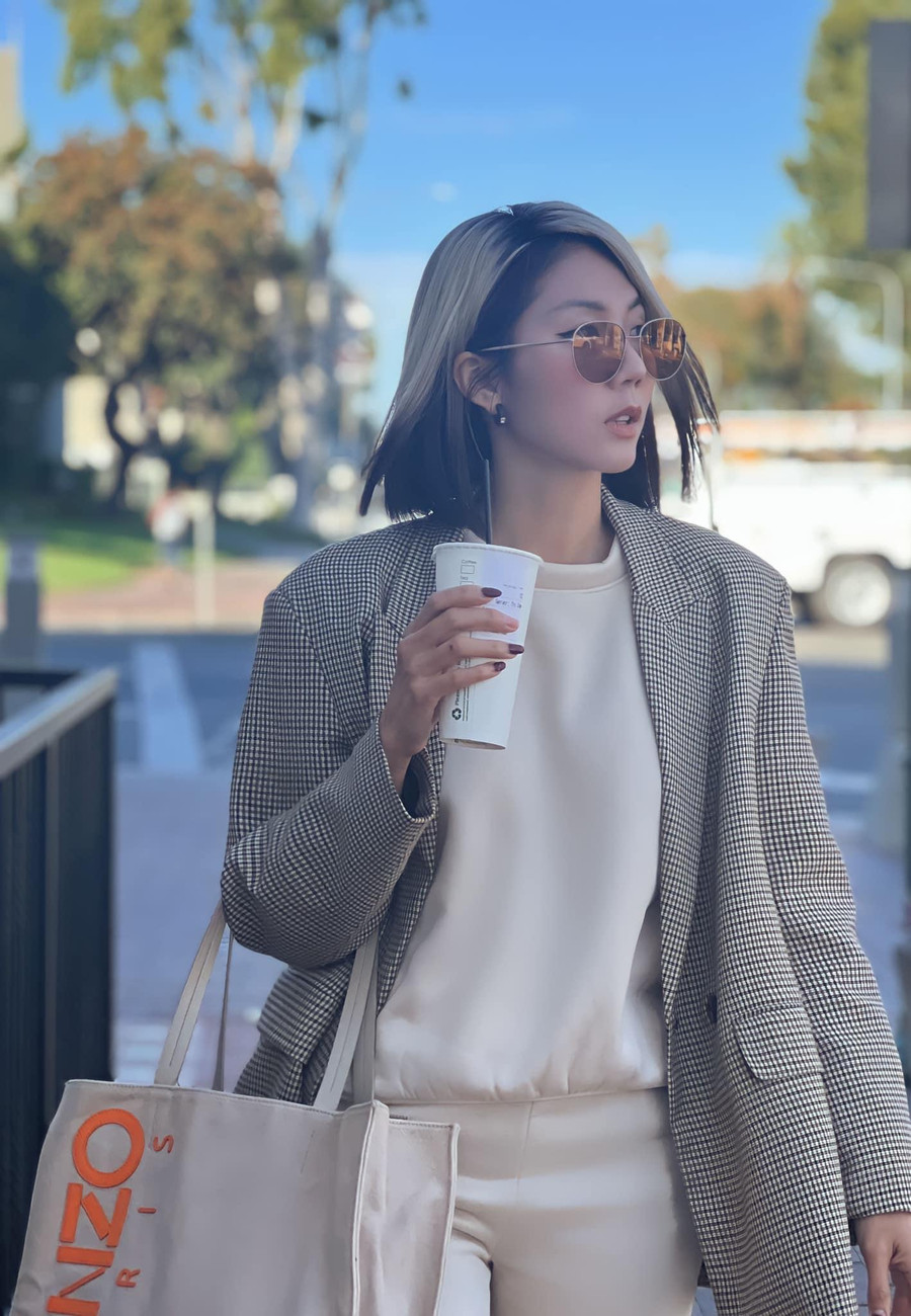 Cựu người mẫu hạnh phúc với cuộc sống mẹ đơn thân hiện tại. Cựu người mẫu hạnh phúc với cuộc sống mẹ đơn thân hiện tại.