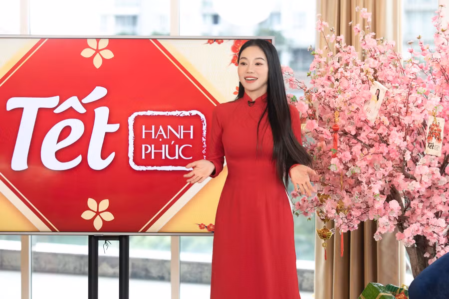 Bà Phạm Kim Dung cũng chia sẻ về dự án riêng của mình, dự án mang tên “Tết hạnh phúc - Trao tặng nhà tình thương cho người dân vượt khó tỉnh Vĩnh Long".