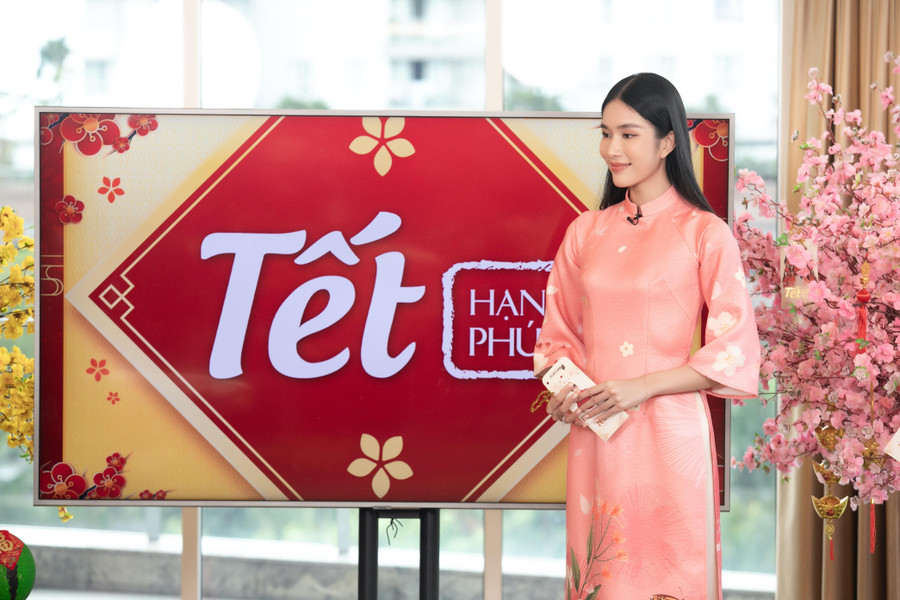 Á hậu Phương Anh với dự án “Tết hạnh phúc - Á hậu Phương Anh cùng sinh viên đón tết xa nhà”. Á hậu Phương Anh với dự án “Tết hạnh phúc - Á hậu Phương Anh cùng sinh viên đón tết xa nhà”.