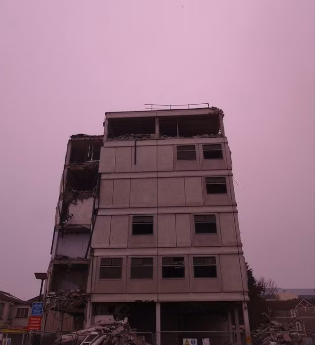 Kỳ quái hiện tượng sương mù màu hồng ở Anh - 2