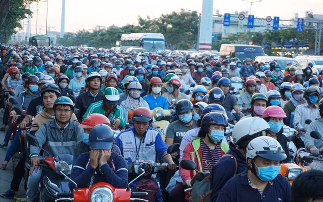 Xe máy vẫn đang là phương tiện di chuyển chủ yếu của người dân TPHCM. Ảnh: M.Q