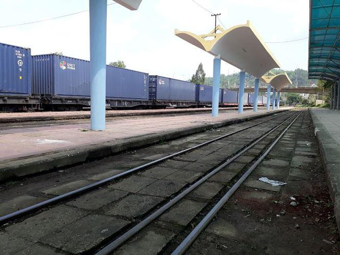 Lạng Sơn: Chỉnh trang ga quốc tế Đồng Đăng trước Hội nghị thượng đỉnh Mỹ - Triều ảnh 1 Ga Đồng Đăng có 10 làn đường lớn nhỏ, hôm nay trở nên tĩnh lặng - Ảnh: Duy Chiến