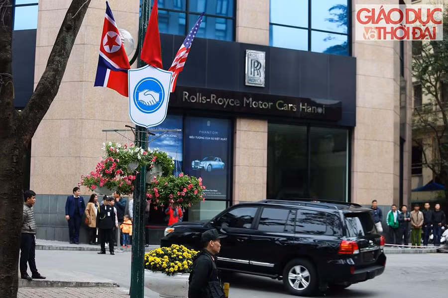 Đoàn xe chở nhân viên an ninh và báo chí Triều Tiên đã đến Hà Nội