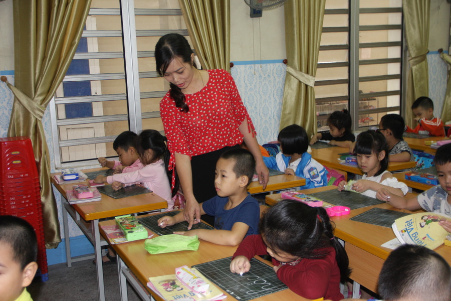 Nhiều ý kiến đề xuất, cần hiện thực hóa lương của giáo viên theo Nghị quyết 29 về đổi mới căn bản toàn diện GD-ĐT Nhiều ý kiến đề xuất, cần hiện thực hóa lương của giáo viên theo Nghị quyết 29 về đổi mới căn bản toàn diện GD-ĐT