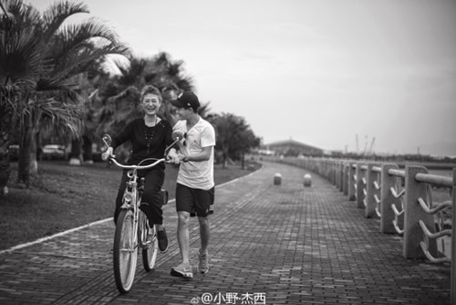Cụ bà 73 tuổi gây ‘bão’ mạng với thời trang sành điệu ảnh 10 Cụ bà 73 tuổi gây ‘bão’ mạng với thời trang sành điệu - ảnh 10