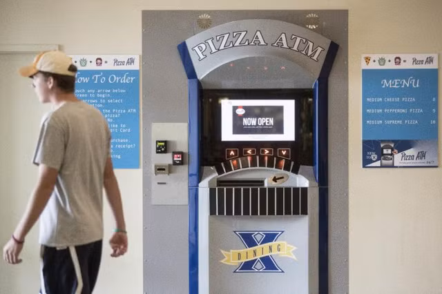 Độc đáo máy rút… bánh Pizza tự động 