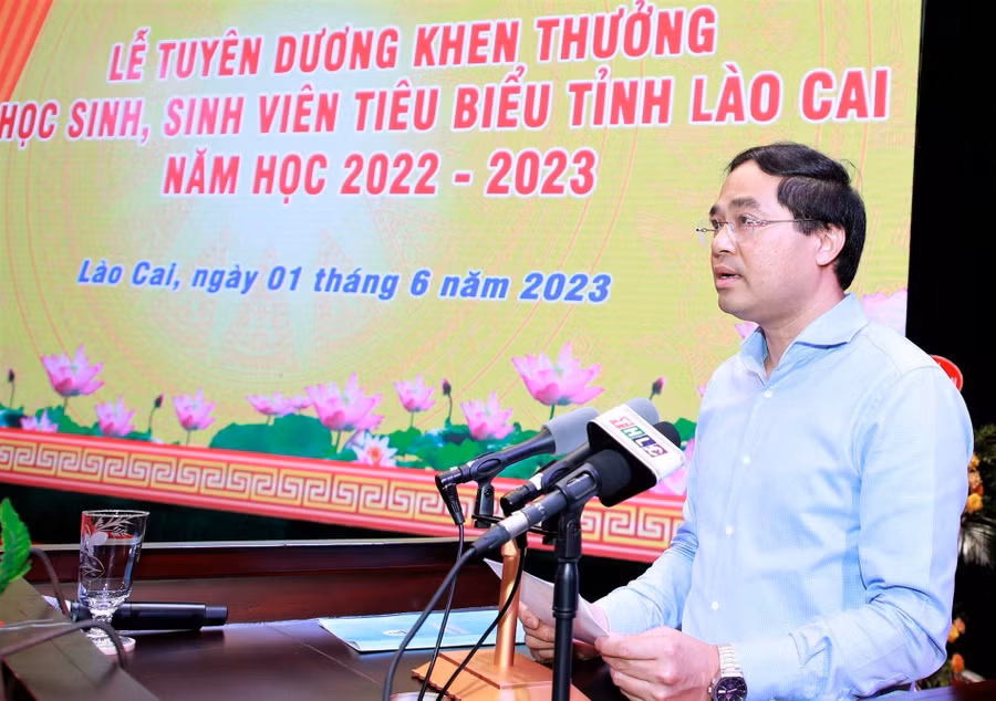 Ông Trịnh Xuân Trường, Chủ tịch UBND tỉnh Lào Cai phát biểu tại buổi lễ tuyên dương.