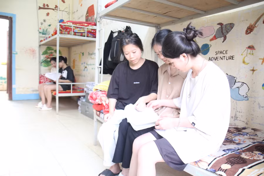 Học sinh trường Phổ thông DTNT huyện Tân Uyên đang dồn sức ôn tập.