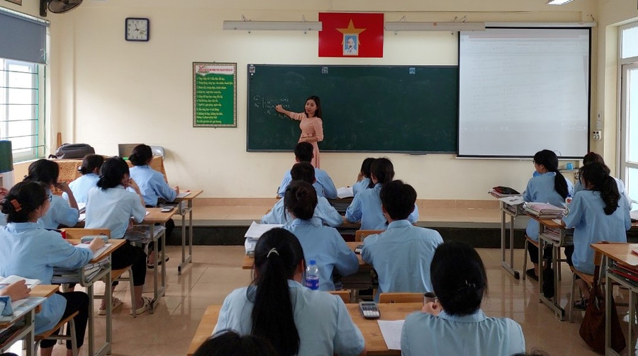 Giờ ôn tập của cô trò trường DTNT THCS&THPT Bát Xát. Giờ ôn tập của cô trò trường DTNT THCS&THPT Bát Xát.