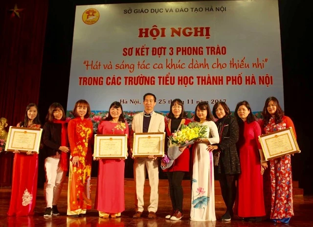 Phòng GD&ĐT quận Long Biên (Hà Nội) - tập thể xuất sắc với nhiều ca khúc đoạt giải nhất