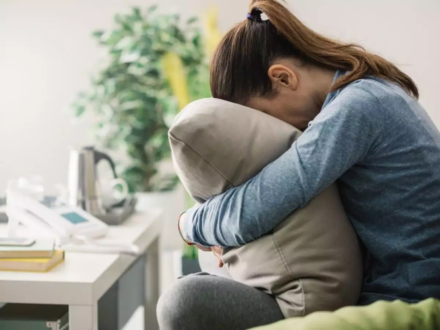 Hẹn hò với một người đàn ông đã có gia đình có nghĩa là tâm trí bạn bạn đang phụ thuộc rất nhiều vào anh ta. (Ảnh: ITN).