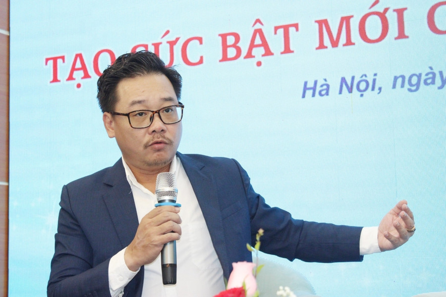 Ông Lê Trung Hiếu, Phó Trưởng Ban Quản lý đường sắt đô thị Hà Nội trao đổi tại toạ đàm. (Ảnh: Công Phương)