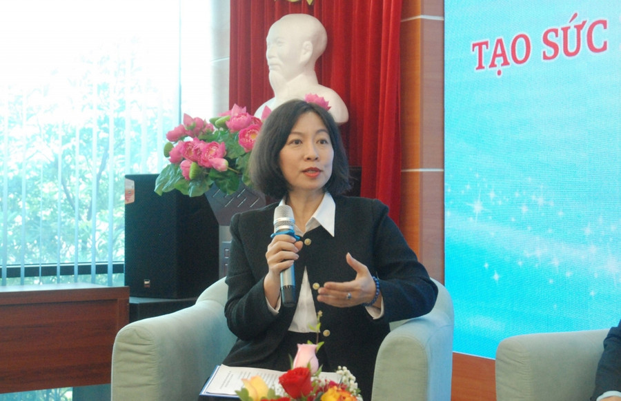 TS Nguyễn Ngọc Bích, Trưởng Bộ môn luật Hành chính, Trường đại học Luật Hà Nội nêu ý kiến tại toạ đàm. (Ảnh: Công Phương)