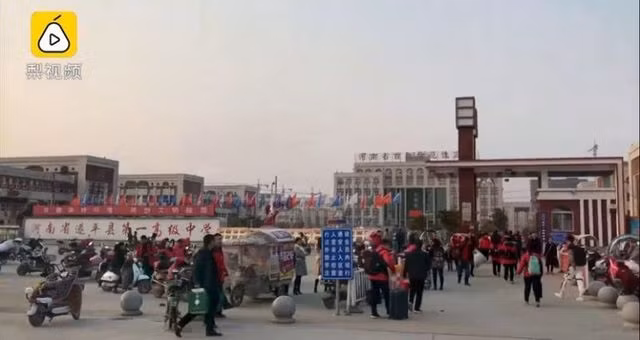 Trường trung học phổ thông tại tỉnh Hà Nam, Trung Quốc đang bị chỉ trích gay gắt.