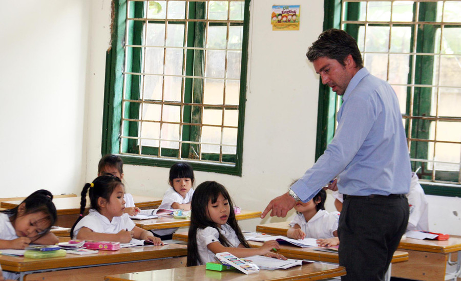 Giáo viên nước ngoài tham gia dạy Tiếng Anh cho HS tiểu học. Ảnh: Đức Chiêm Giáo viên nước ngoài tham gia dạy Tiếng Anh cho HS tiểu học. Ảnh: Đức Chiêm