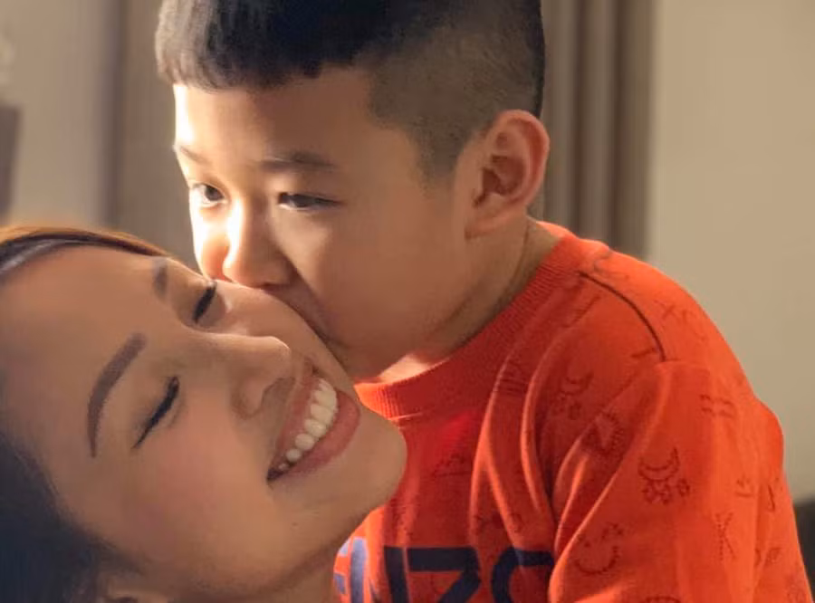 Xúc động những dòng chữ nguệch ngoạc trong dòng nhật ký của con trai Vân Hugo