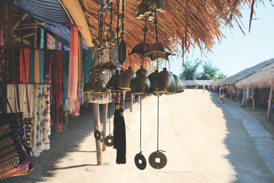 Ngôi làng du lịch do Chính phủ Thái Lan xây dựng, mời người cổ dài Karen đến “làm việc”. Ngôi làng du lịch do Chính phủ Thái Lan xây dựng, mời người cổ dài Karen đến “làm việc”.