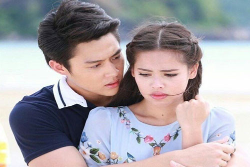 Rụng rời vì bí mật đôi giày đỏ trong phòng cưới ngay đêm tân hôn