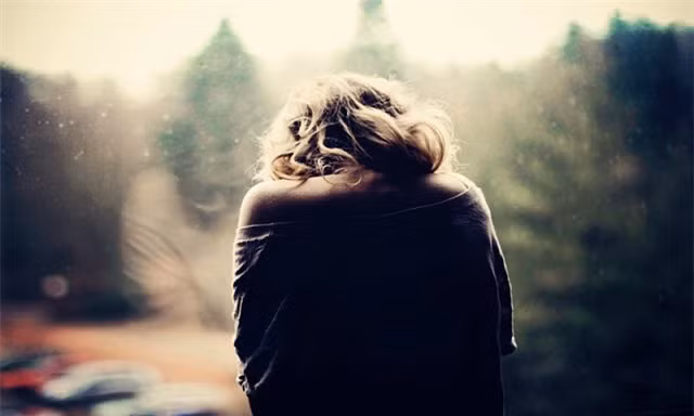 Vô tình nghe cuộc điện thoại giữa đêm, tôi đau đớn quyết tâm chia tay người yêu