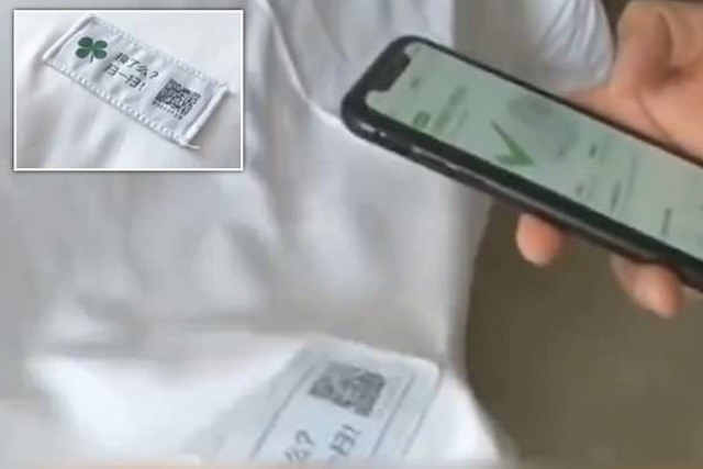 Nhân viên lấy khăn tắm lau bồn cầu, khách sạn 5 sao dùng chip để kiểm soát Nhân viên lấy khăn tắm lau bồn cầu, khách sạn 5 sao dùng chip để kiểm soát