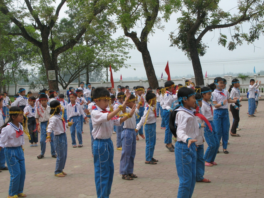 HS thêm gắn bó với trường lớp khi cảm nhận được tình yêu thương, sự tôn trọng của thầy cô và bạn bè trong quá trình học tập. Ảnh: Đức Trí HS thêm gắn bó với trường lớp khi cảm nhận được tình yêu thương, sự tôn trọng của thầy cô và bạn bè trong quá trình học tập. Ảnh: Đức Trí