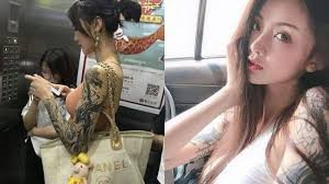 Nhan sắc thật của cô gái xăm trổ trong thang máy khiến ai cũng “đứng hình”