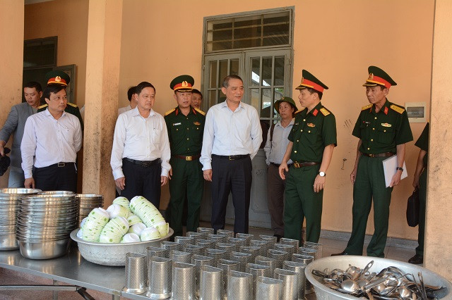 Bí thư Thành ủy đánh giá cao công tác chuẩn bị, quy trình tiếp nhận tại Trung tâm.