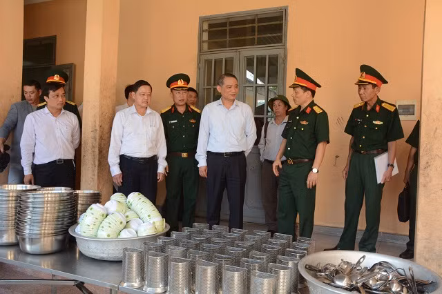 Bí thư Thành ủy đánh giá cao công tác chuẩn bị, quy trình tiếp nhận tại Trung tâm.