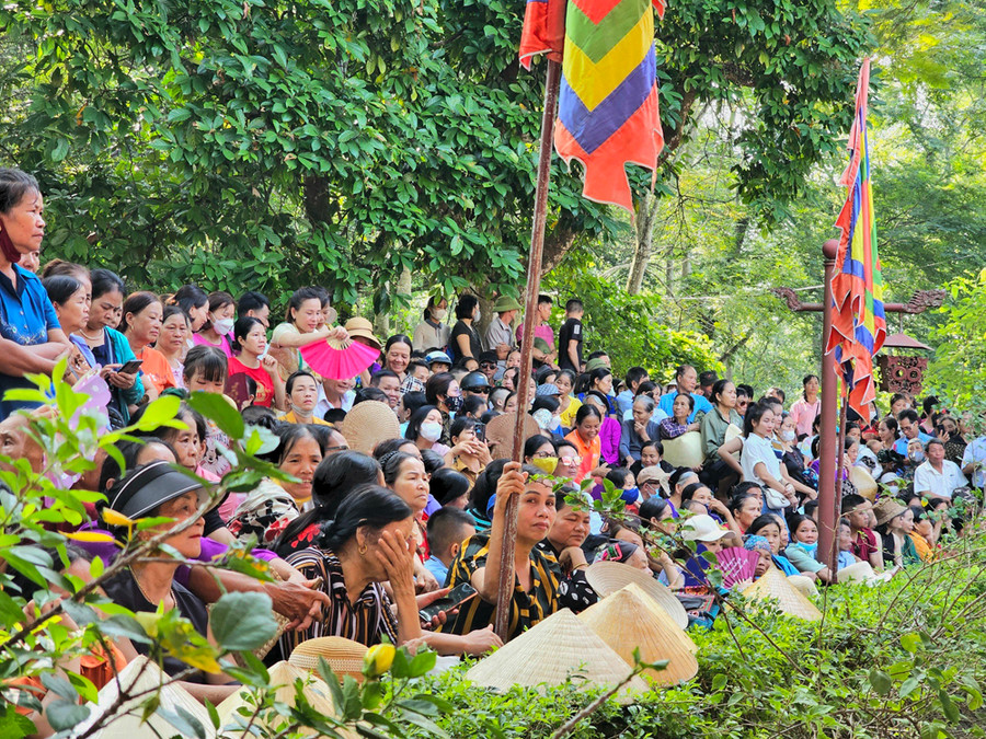 Rất đông người dân và du khách tham dự Lễ hội Lam Kinh 2023. (Ảnh: LT)