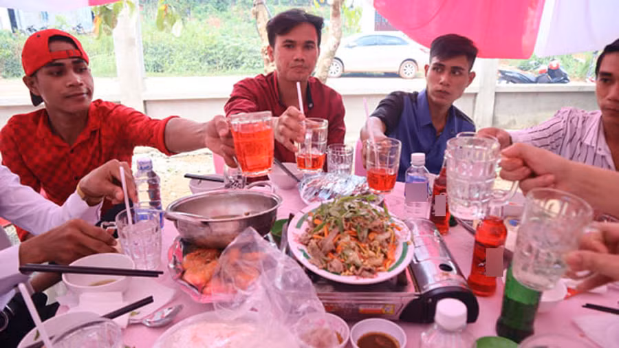Đám cưới đầu tiên ở Bình Phước 40 mâm không một chai bia, rượu