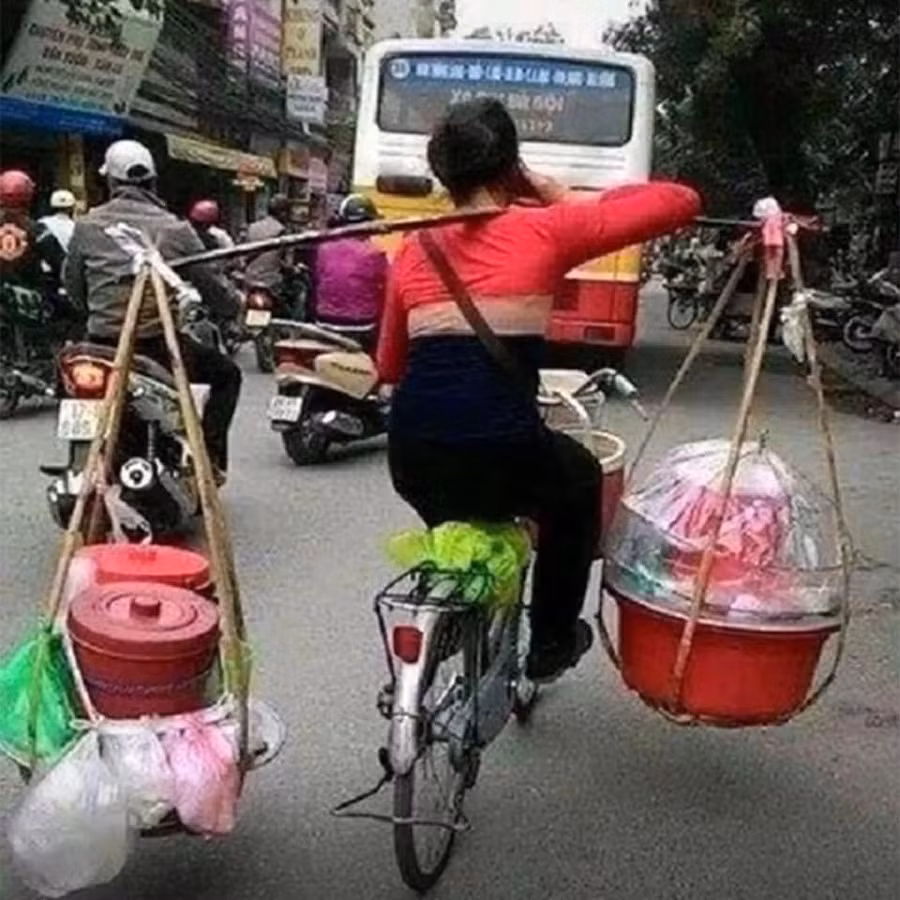 Chị gánh cả thế giới